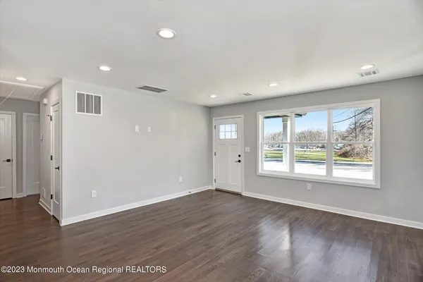 $3,550 | 453 Atlantic Avenue, Aberdeen, NJ 07747