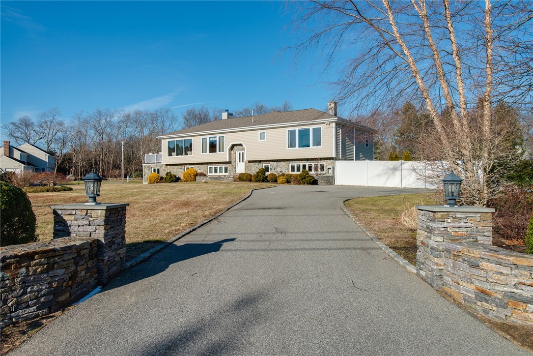 7 Stonegate Road Warren, RI 02885 - Photo 3 of 34