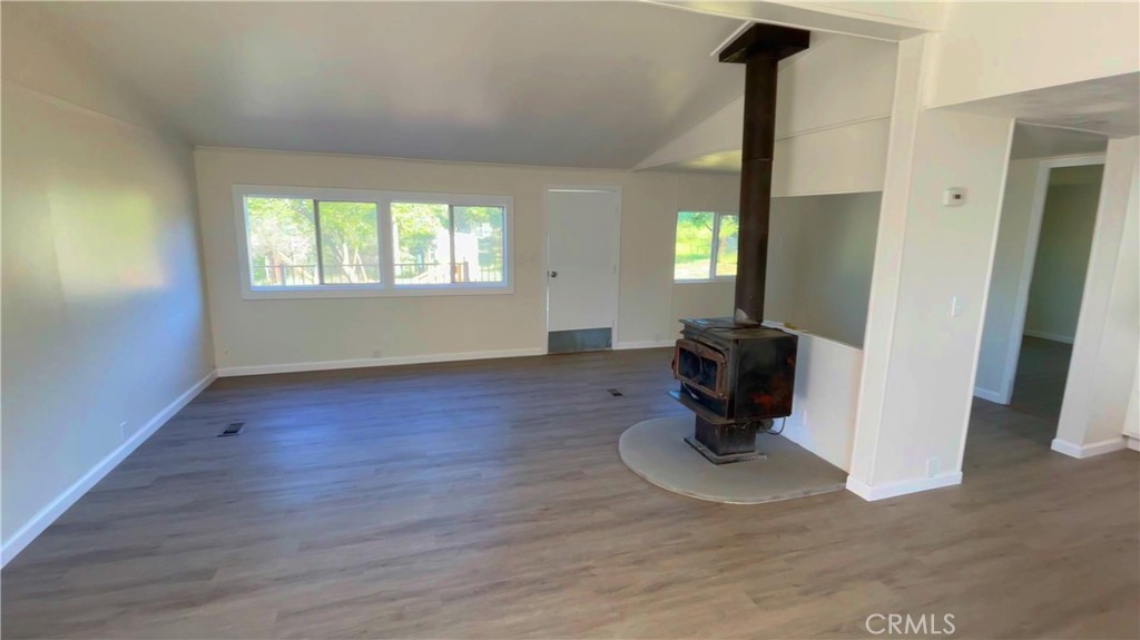 5440 Darrah Road Mariposa, CA 95338 - Photo 12 of 26 a room with wooden floor and a window