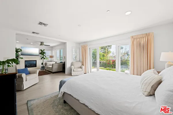 $5,698,000 | 3000 Grand Canal, Venice, CA 90291