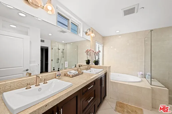$5,698,000 | 3000 Grand Canal, Venice, CA 90291