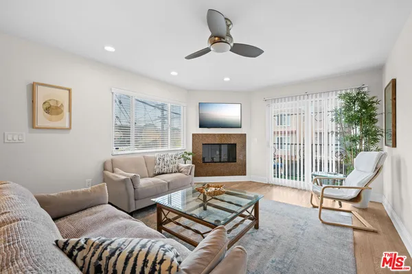 $5,698,000 | 3000 Grand Canal, Venice, CA 90291
