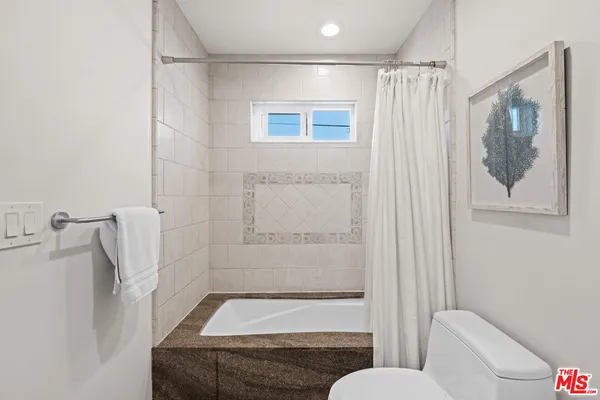 $5,698,000 | 3000 Grand Canal, Venice, CA 90291