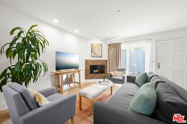 $5,698,000 | 3000 Grand Canal, Venice, CA 90291