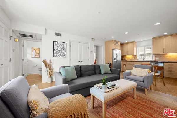 $5,698,000 | 3000 Grand Canal, Venice, CA 90291