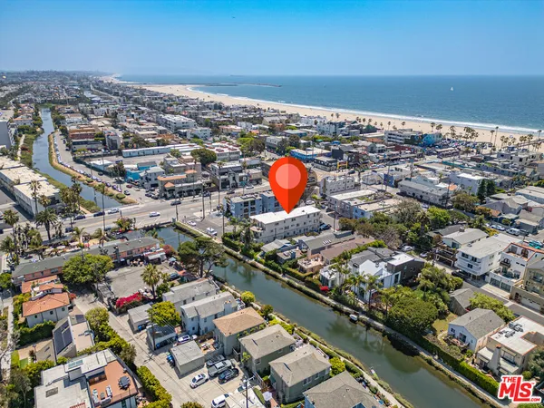 $5,698,000 | 3000 Grand Canal, Venice, CA 90291