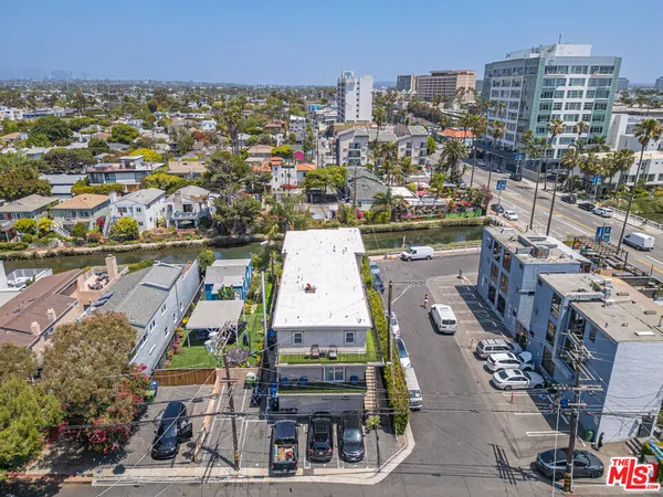 $5,698,000 | 3000 Grand Canal, Venice, CA 90291