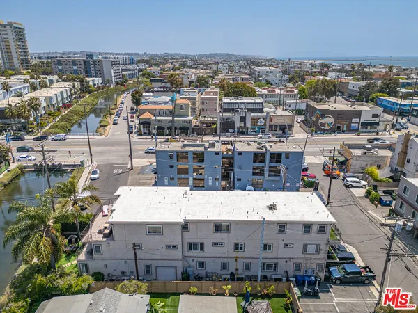 $5,698,000 | 3000 Grand Canal, Venice, CA 90291