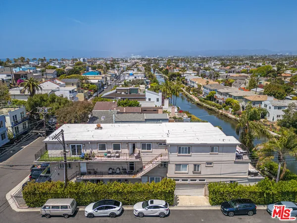 $5,698,000 | 3000 Grand Canal, Venice, CA 90291