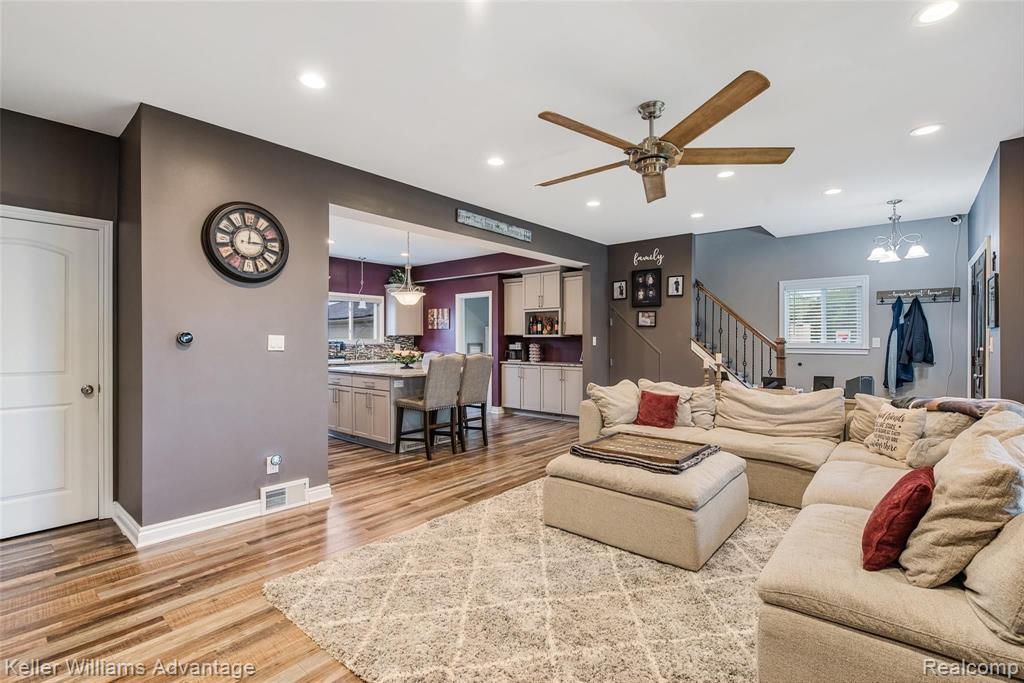 8818 Merriman Road Livonia, MI 48150 - Photo 6 of 39