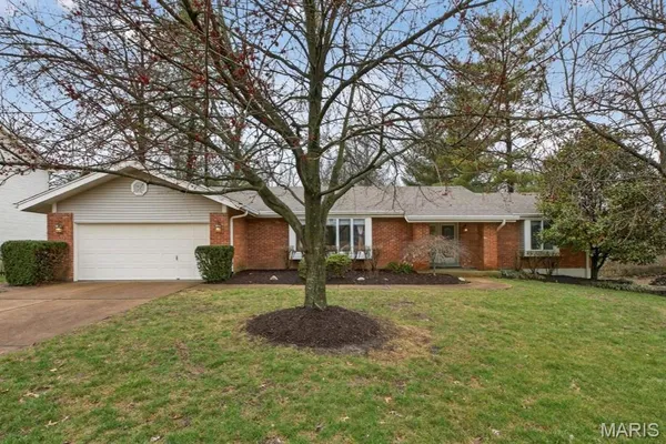 $525,000 | 2133 Hunters Way Court, Chesterfield, MO 63017
