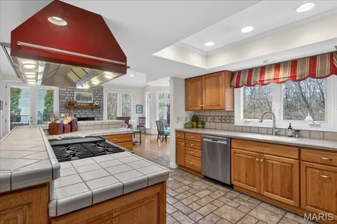 $525,000 | 2133 Hunters Way Court, Chesterfield, MO 63017