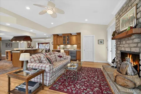 $525,000 | 2133 Hunters Way Court, Chesterfield, MO 63017
