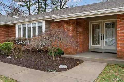 $525,000 | 2133 Hunters Way Court, Chesterfield, MO 63017