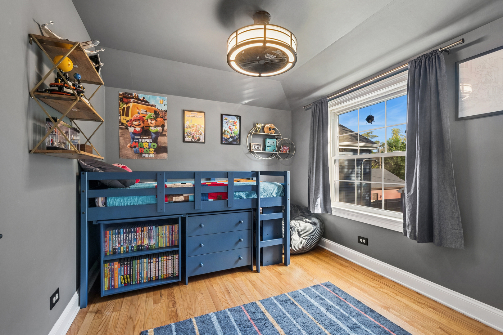 1811 Laurel Avenue Evanston, IL 60201 - Photo 17 of 34 a view of room with window and wooden floor