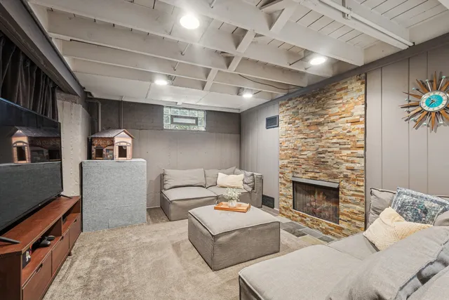 $460,000 | 1811 Laurel Avenue, Evanston, IL 60201