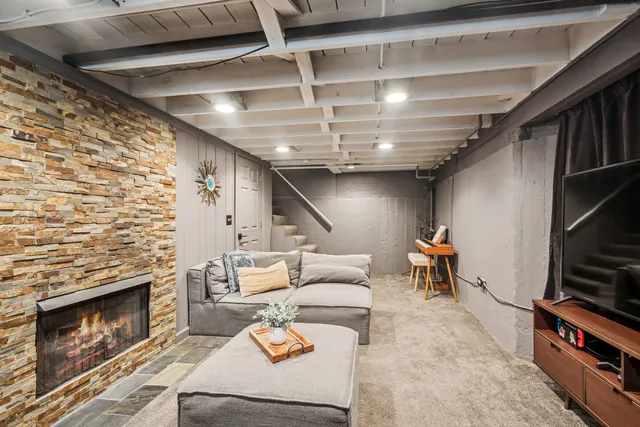 $460,000 | 1811 Laurel Avenue, Evanston, IL 60201