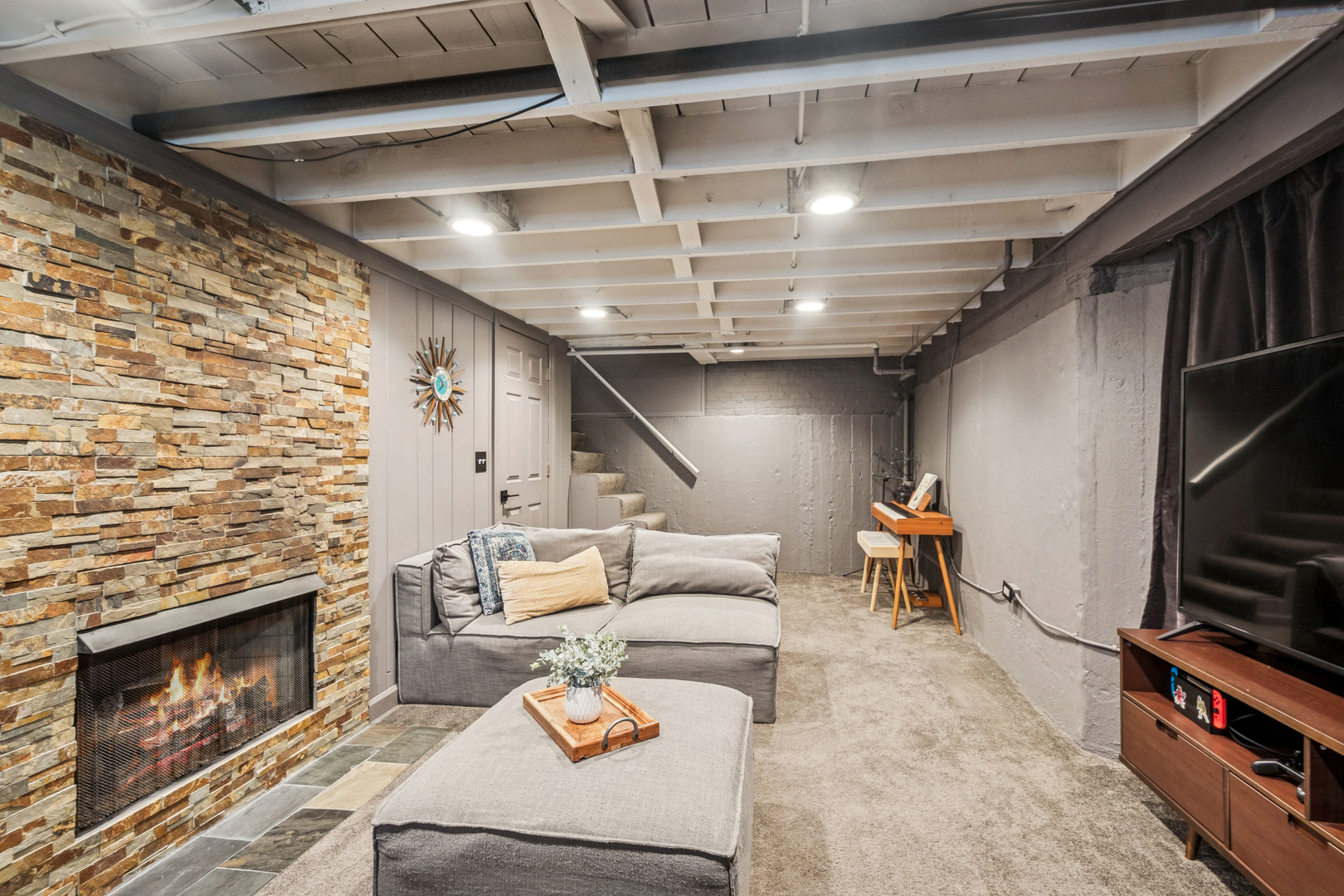 1811 Laurel Avenue Evanston, IL 60201 - Photo 21 of 34 a living room with furniture a fireplace and a flat screen tv
