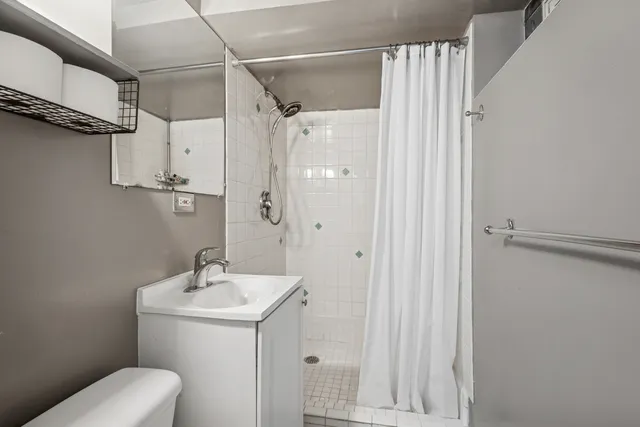 $460,000 | 1811 Laurel Avenue, Evanston, IL 60201