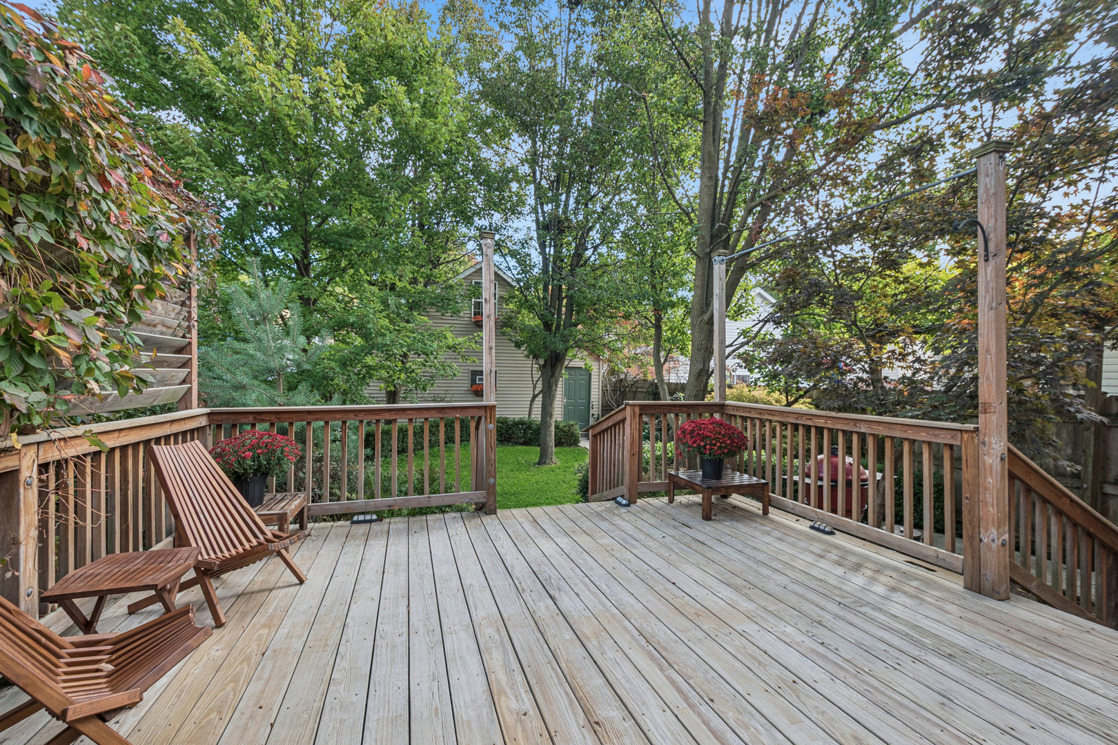 1811 Laurel Avenue Evanston, IL 60201 - Photo 26 of 34 a view of balcony with deck and wooden floor