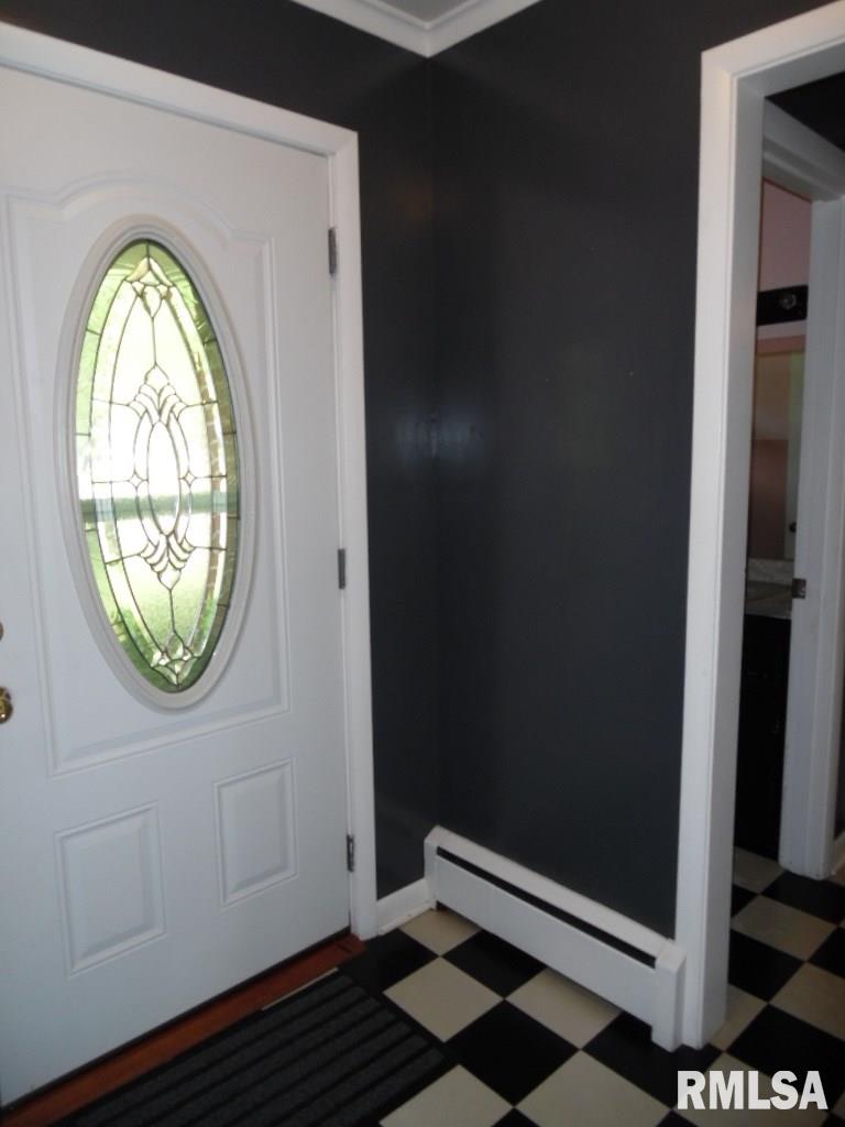 105 Lawrence Street Clinton, IA 52732 - Photo 2 of 13 Gallery Image 2