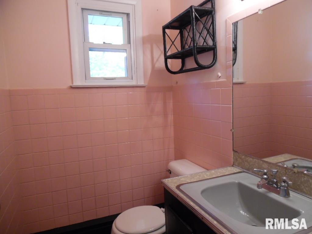 105 Lawrence Street Clinton, IA 52732 - Photo 11 of 13 Gallery Image 11