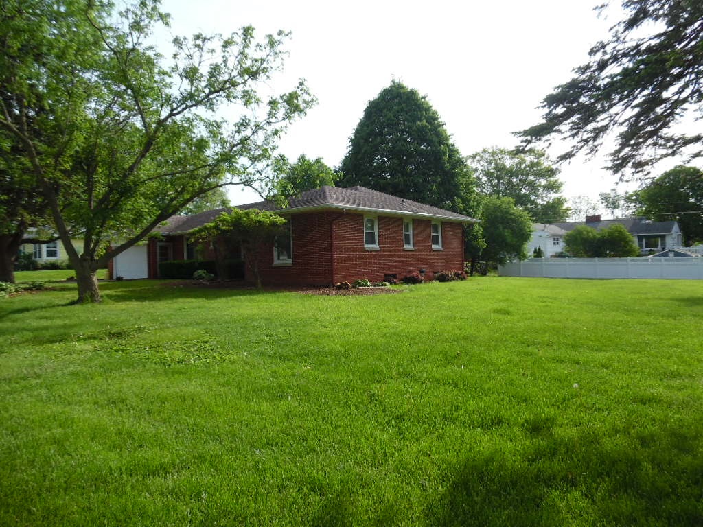 105 Lawrence Street Clinton, IA 52732 - Photo 13 of 13 Gallery Image 13