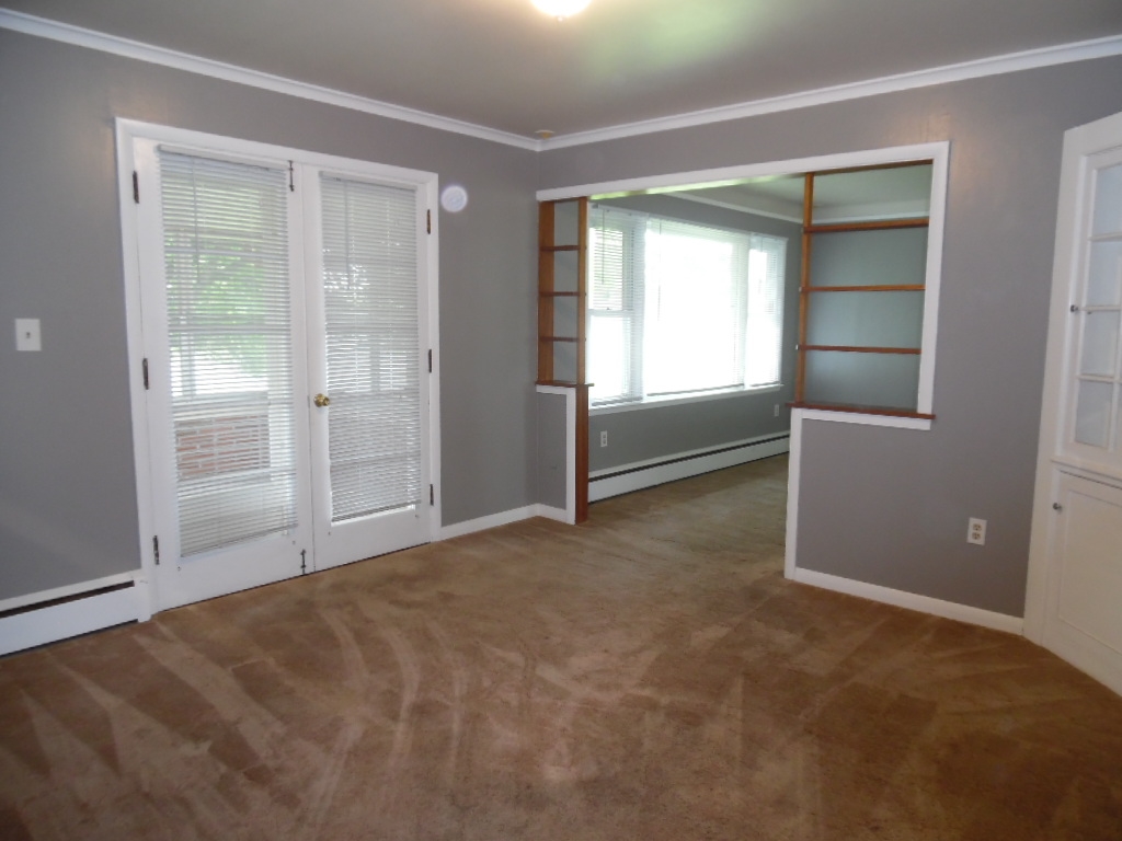 105 Lawrence Street Clinton, IA 52732 - Photo 5 of 13 Gallery Image 5