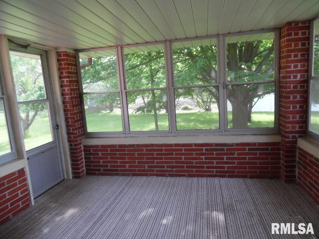 105 Lawrence Street Clinton, IA 52732 - Photo 6 of 13 Gallery Image 6