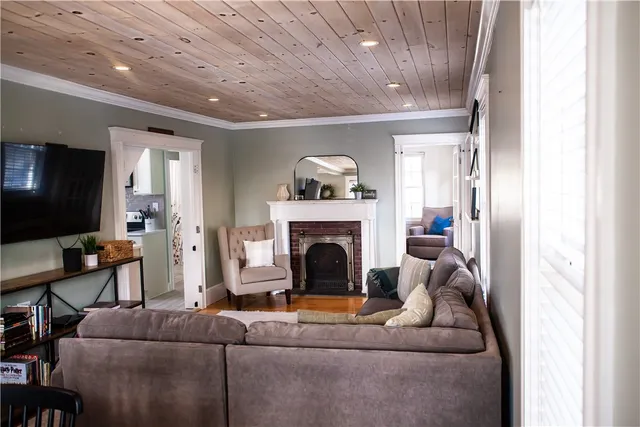 $529,000 | 7 Squantum Street, Cranston, RI 02920