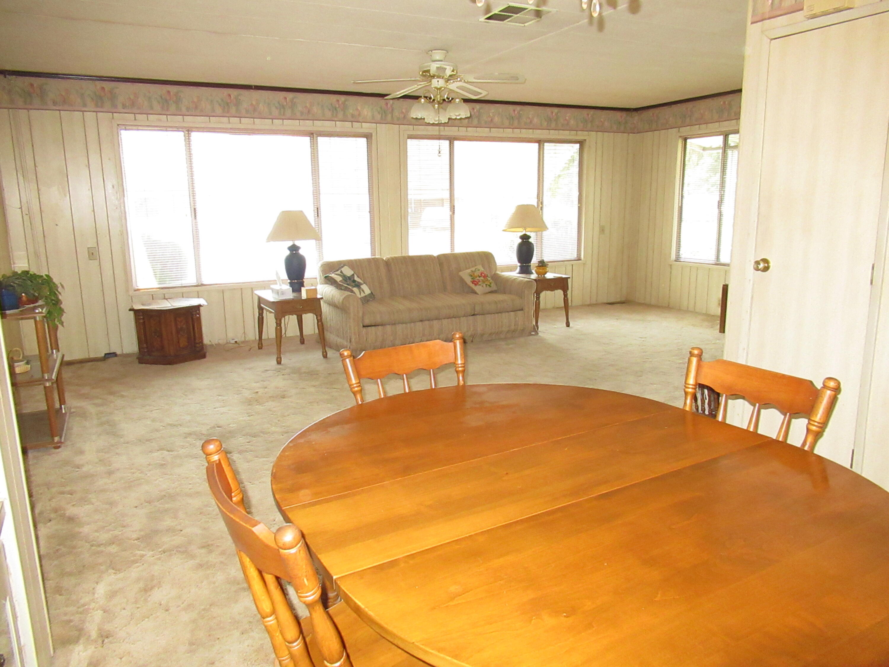 7105 Ruth Court Klamath Falls, OR 97603 - Photo 5 of 39 C.Table & LR