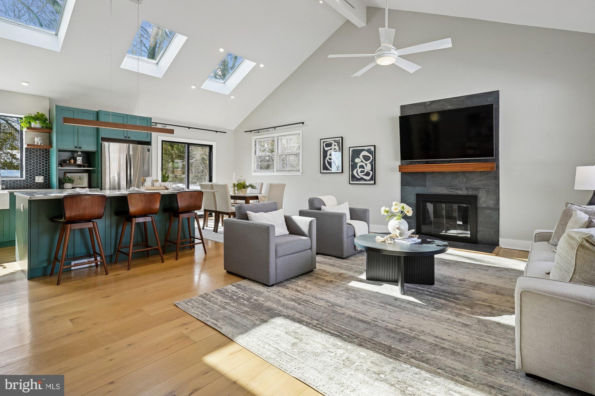 2512 Kimberly Street Silver Spring, MD 20902 - Photo 2 of 51 Living Room