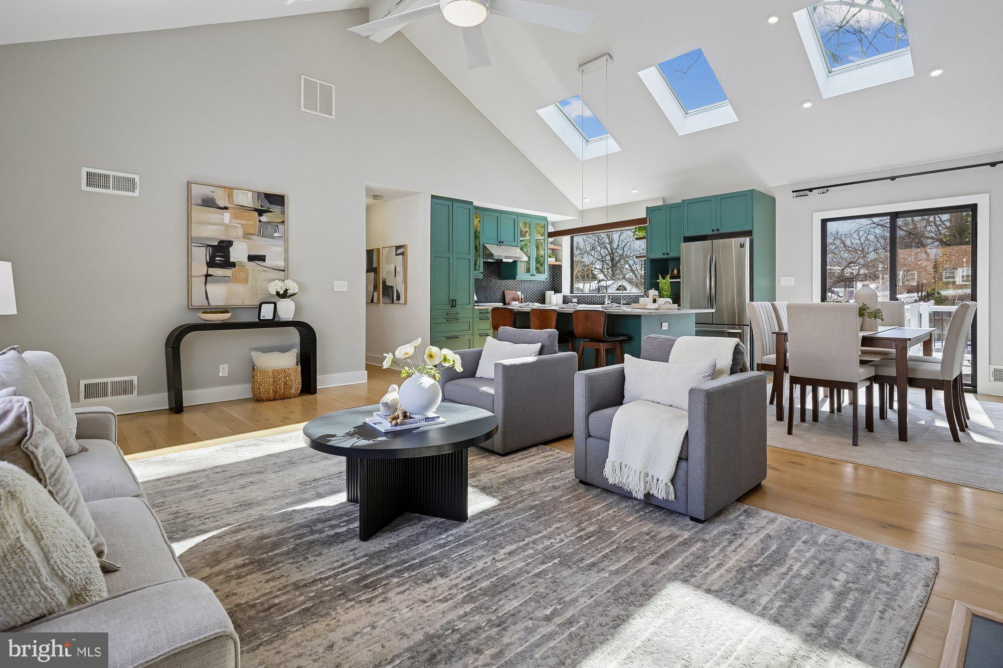 2512 Kimberly Street Silver Spring, MD 20902 - Photo 3 of 51 Living Room