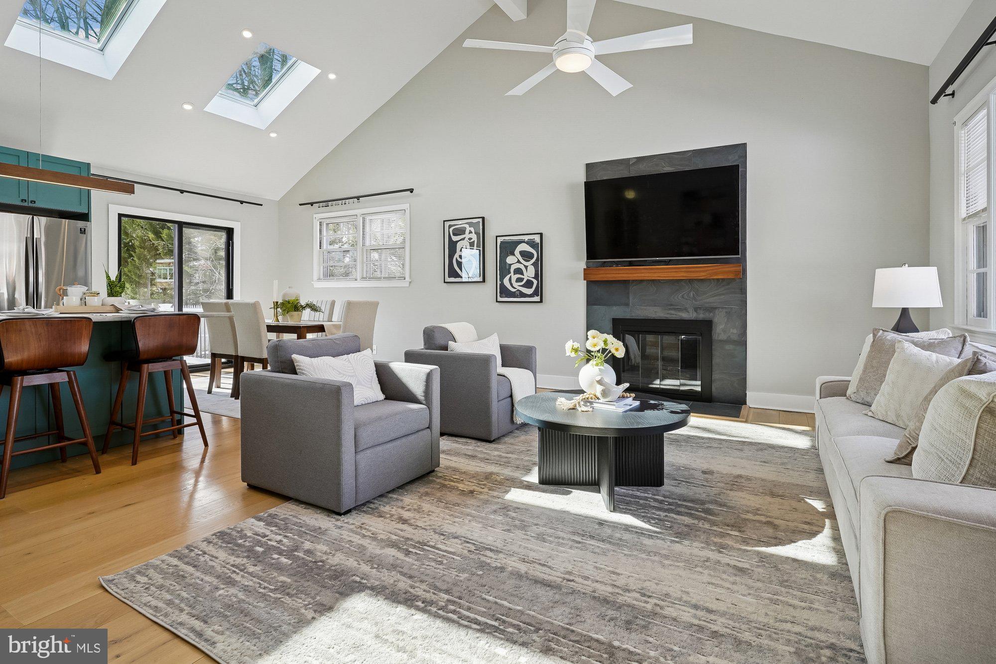 2512 Kimberly Street Silver Spring, MD 20902 - Photo 6 of 51 Living Room