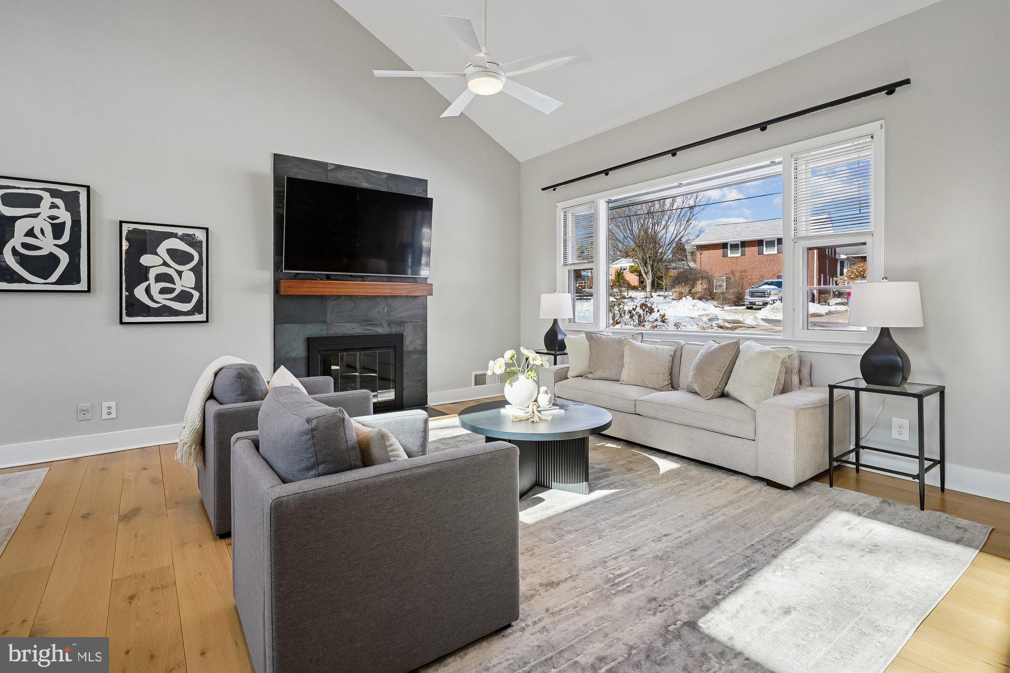 2512 Kimberly Street Silver Spring, MD 20902 - Photo 7 of 51 Living Room