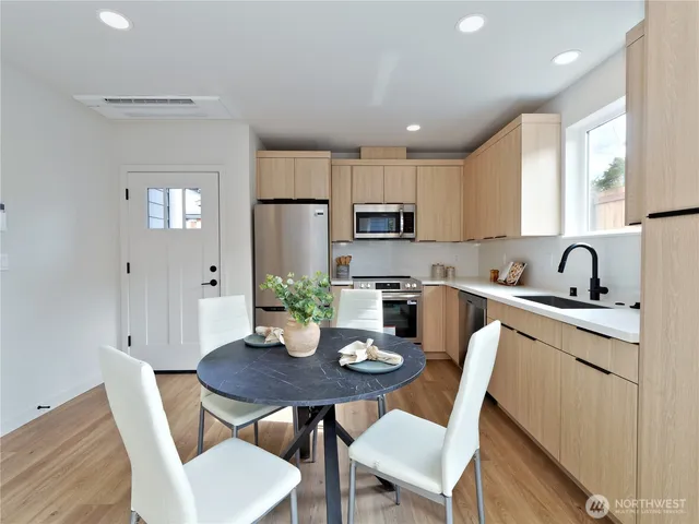 $619,950 | 6918 Flora Avenue South, Seattle, WA 98108