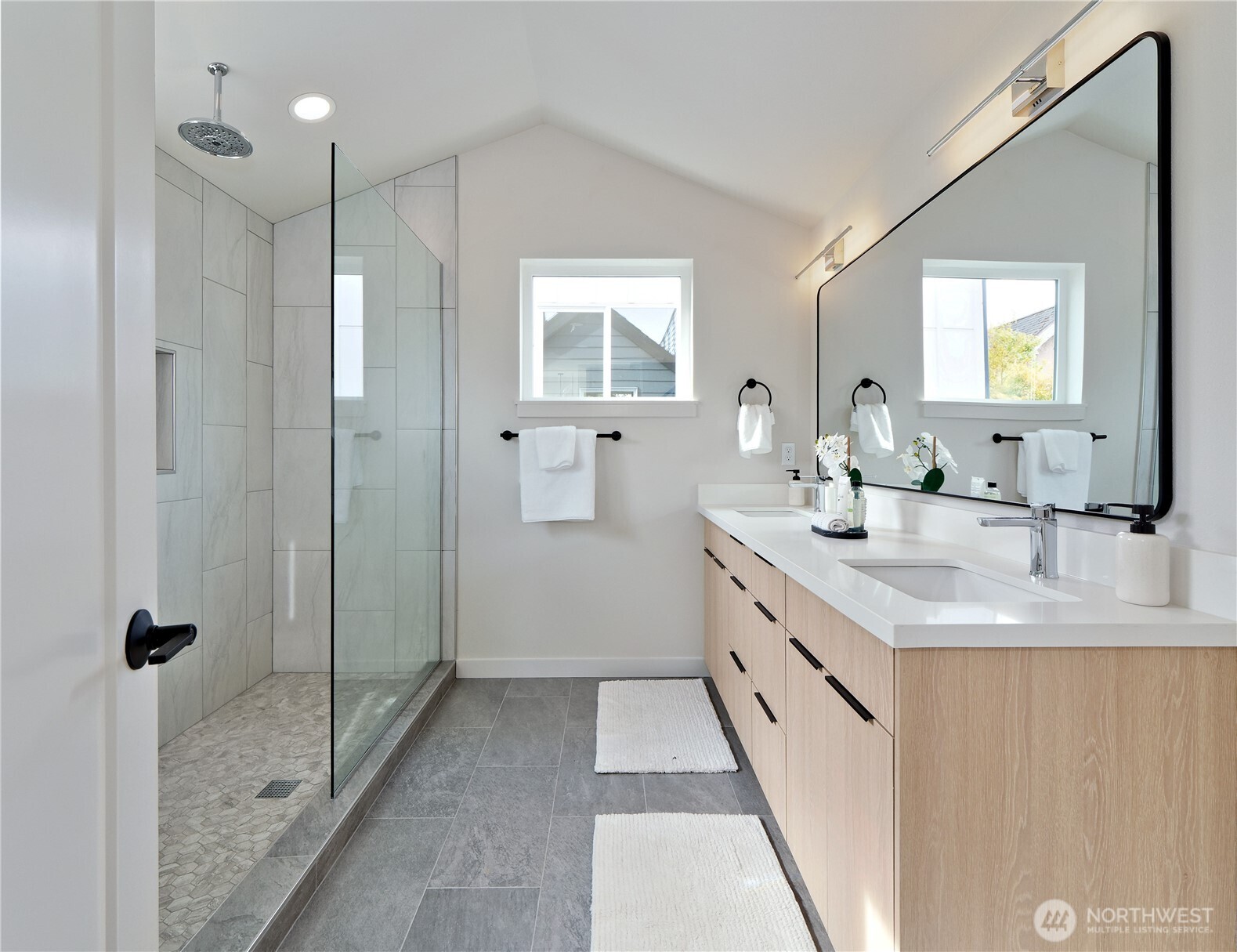 6918 Flora Avenue South Seattle, WA 98108 - Photo 8 of 20