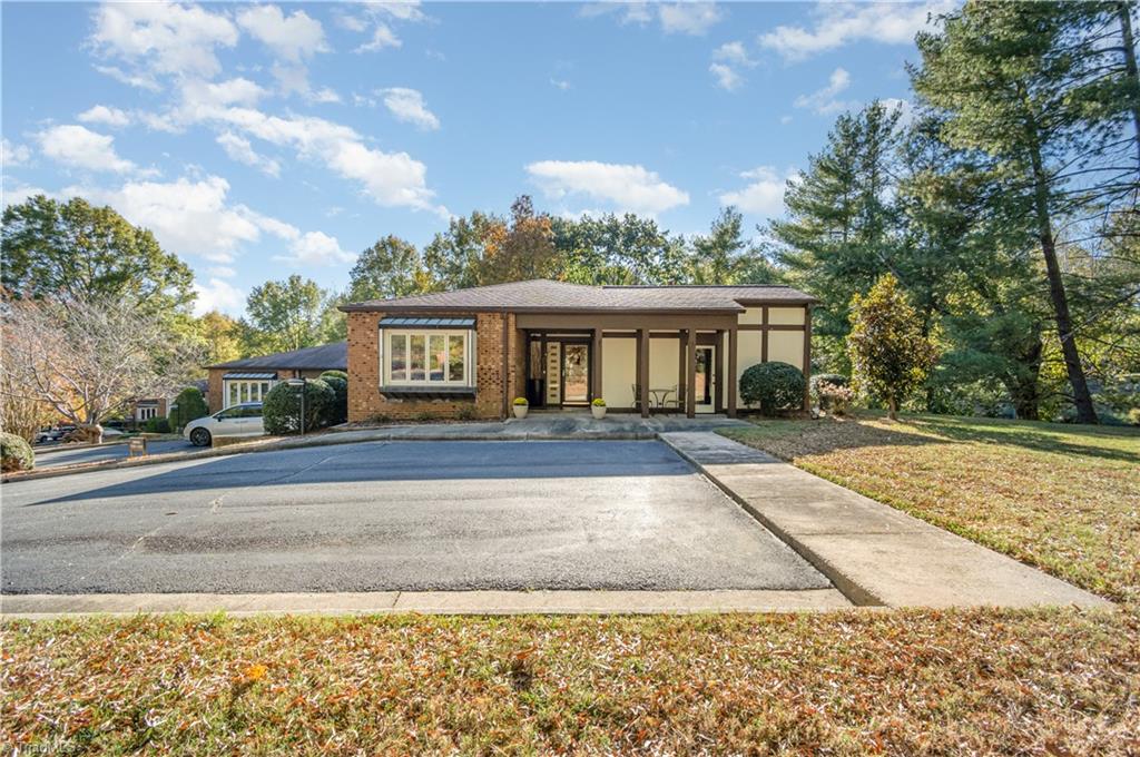 1127 Gatehouse Road High Point, NC 27262 - Photo 6 of 39 Gallery Image 6