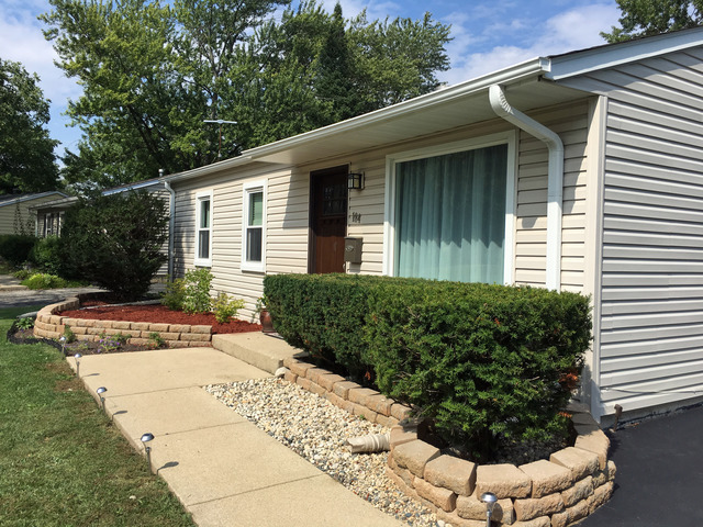 184 Glendale Road Buffalo Grove, IL 60089 - Photo 4 of 33 Gallery Image 4