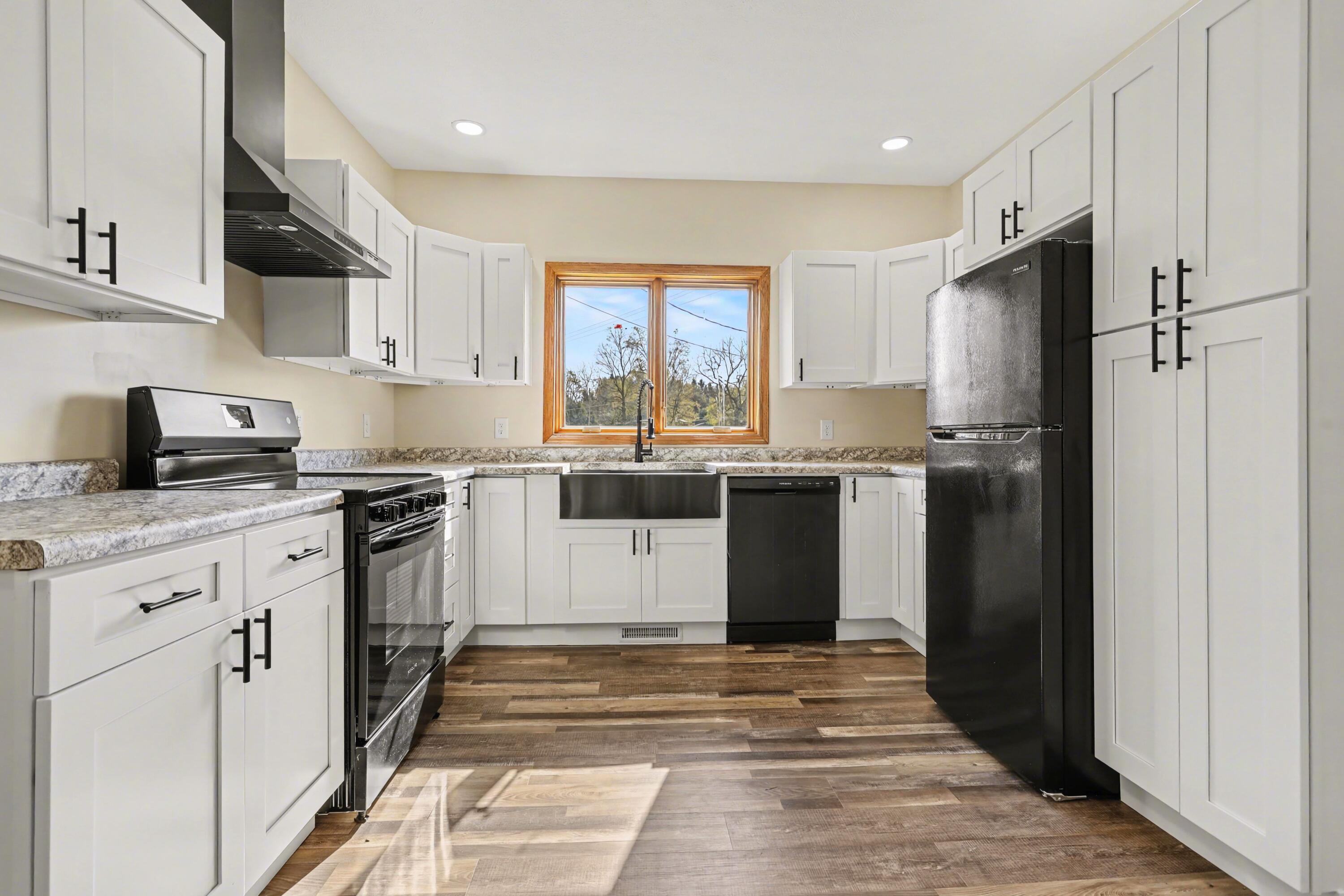 8891 Pennfield Road Battle Creek, MI 49014 - Photo 4 of 39 Kitchen