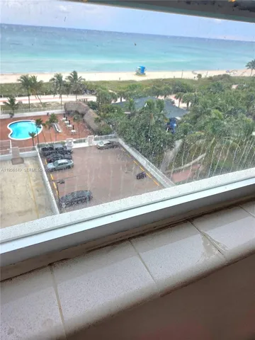 $2,000 | 5313 Collins Avenue, Unit 911, Miami Beach, FL 33140