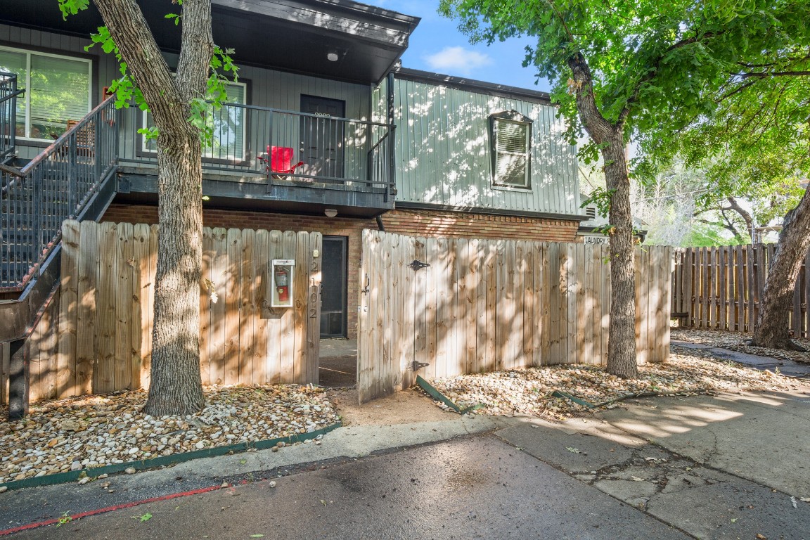2020 South Congress Avenue, Unit 2102 Austin, TX 78704 - Photo 21 of 22 a view of outdoor space