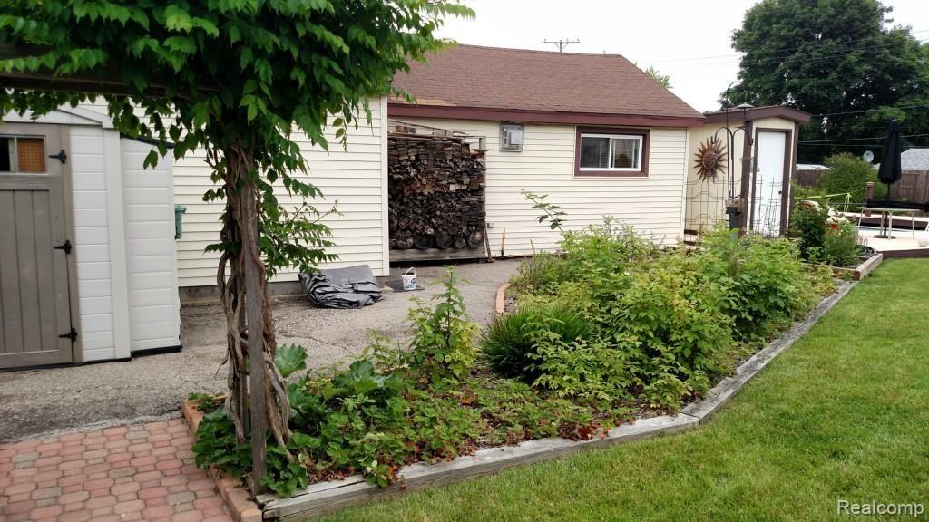 2839 Harrison Avenue Rochester Hills, MI 48307 - Photo 2 of 18