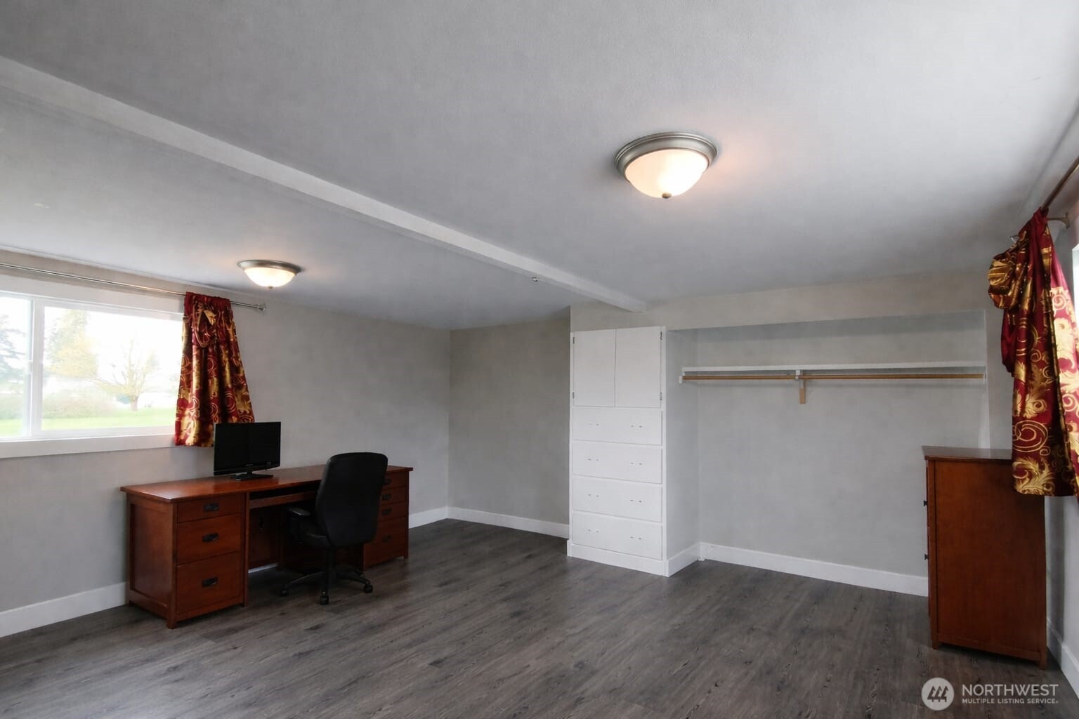 108 West Bartlett Road Lynden, WA 98264 - Photo 20 of 24 a view of a workspace with furniture and a window
