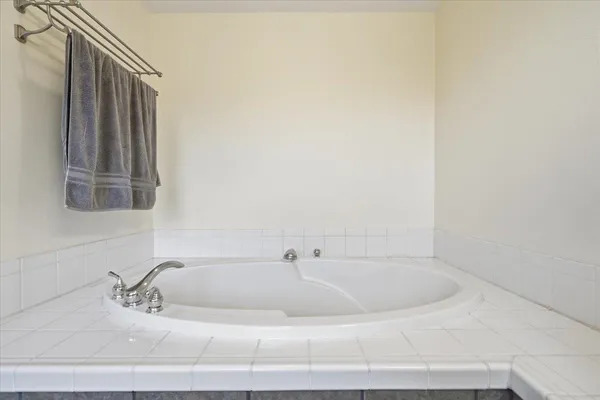 $775,000 | 41031 Pineridge Drive East, Unit E, Davenport, WA 99122