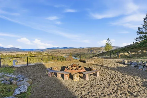 $775,000 | 41031 Pineridge Drive East, Unit E, Davenport, WA 99122