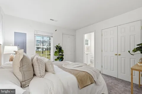 $459,000 | 22987 Fontwell Square, Sterling, VA 20166