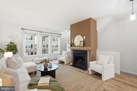 $459,000 | 22987 Fontwell Square, Sterling, VA 20166