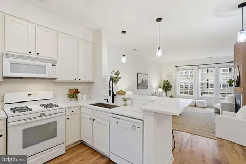 $459,000 | 22987 Fontwell Square, Sterling, VA 20166