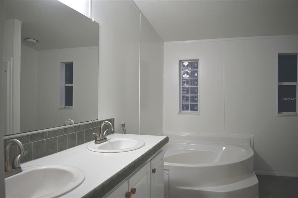 8231 Northeast 111th Street Bronson, FL 32621 - Photo 10 of 19